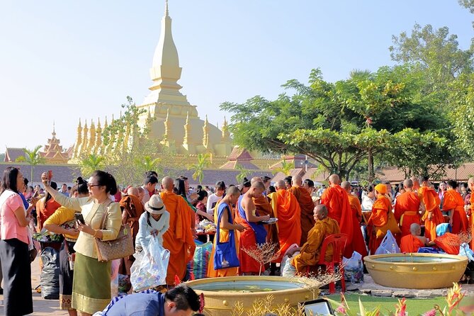 1-Day Vientiane City Adventure: Top Sights & Hidden Gems - Wat Si Muang and Buddhist offerings