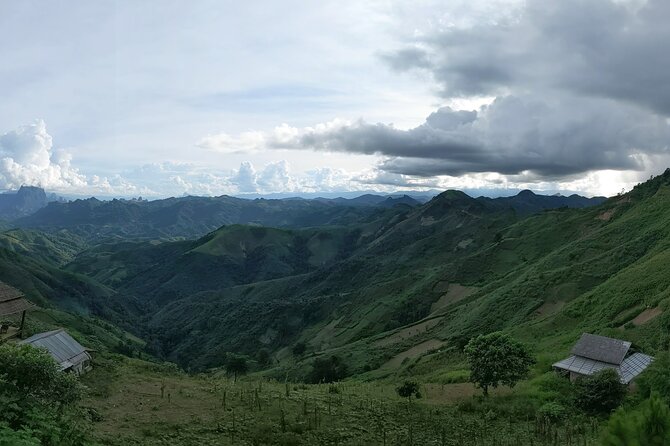 3 Days The Plain of Jars and Xieng Khouan (Depart from Luang Prabang) - Day 2: Ancient stone jars and the scars of war