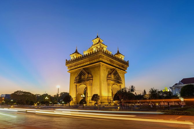 Guided Vientiane City and Buddha Park Full-Day Tour - Wat Si Saket and the quiet power of small Buddhas