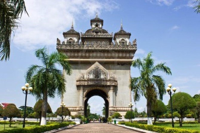 Guided Vientiane City and Buddha Park Full-Day Tour - Patuxai and the climb to the city view