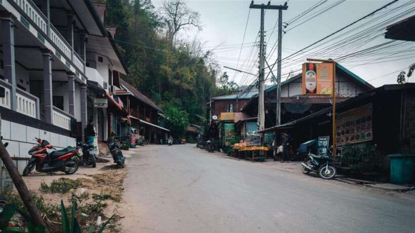 Luang Prabang: 2D Transfer to Huay Xai by Slow Boat - Day two: Pakbeng to Huay Xai