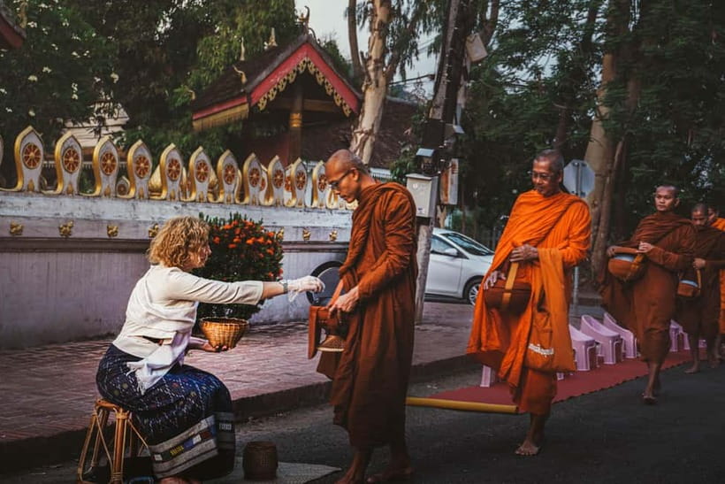 Luang Prabang: Almsgiving Ceremony Offering - Preparing your traditional offering