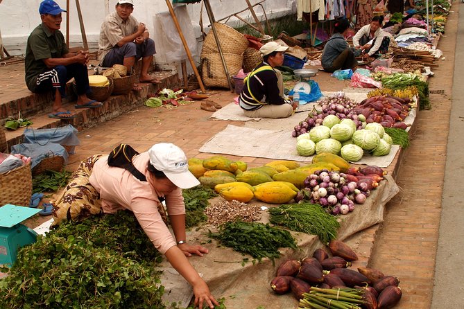 Luang Prabang Early Morning Alms Giving and Wet Market - The 5:30 a.m. pickup and first hour