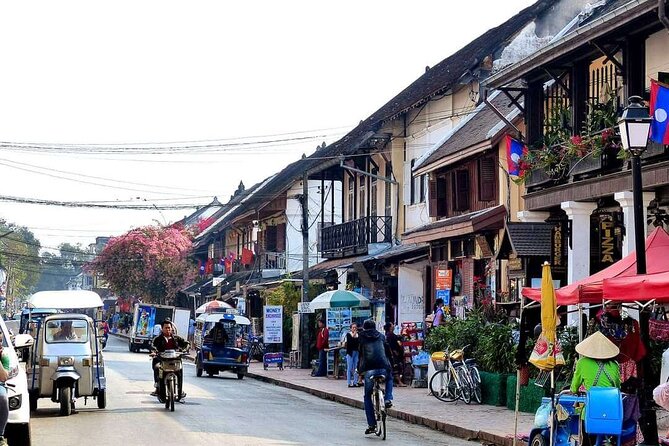 Luang Prabang Foodie Walking Tour and Monk Blessing - Who should book this experience?