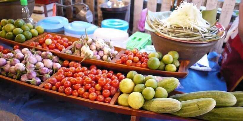 Luang Prabang: Foodie Walking Tour & Monk Blessing - From food stalls to a temple visit