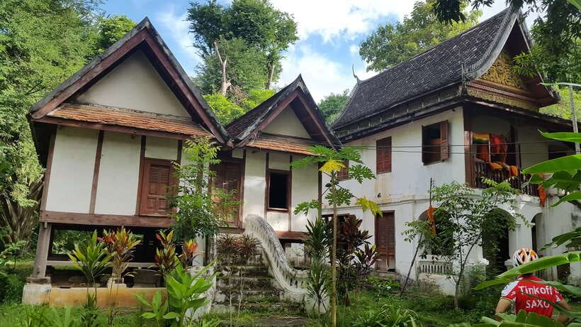 Luang Prabang: Pottery Workshop & Wat Chomphet cycling Tour - Cycling through Chomphet district