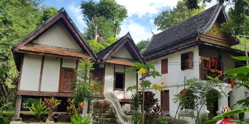 Luang Prabang: Pottery Workshop & Wat Chomphet cycling Tour - Lunch at Ban Nakham and local Lao food