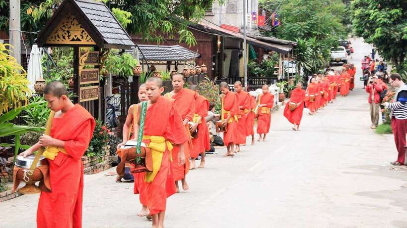 Luang Prabang: Private Must-See Sights and Mount Phousi Tour - A full day through Luang Prabang’s royal and religious past