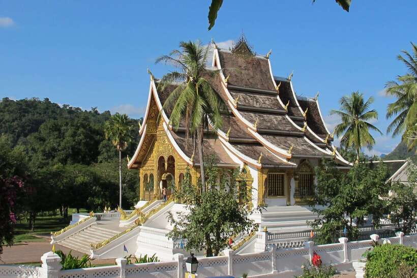 Luang Prabang: Private Must-See Sights and Mount Phousi Tour - Royal Palace Museum: French design with Laotian character