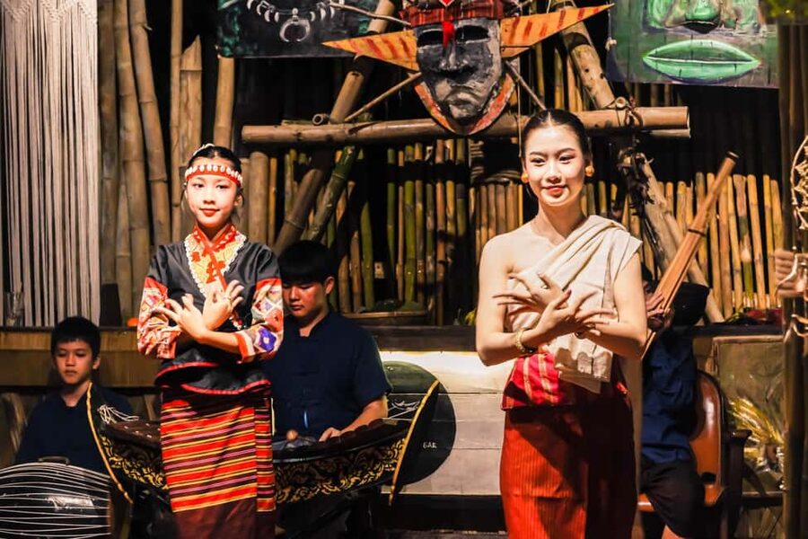 Luangprabang: Dinner with Lao Traditional Dance Performance - Ordering from the bar