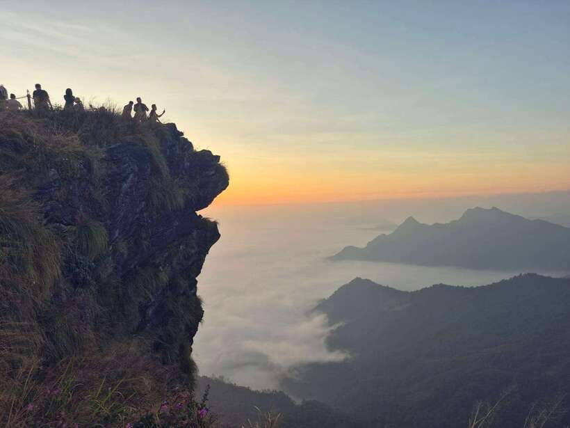 Transfer : wonder full Sunrise and landscape at Phu Chifa - What to bring for a cold, dark morning