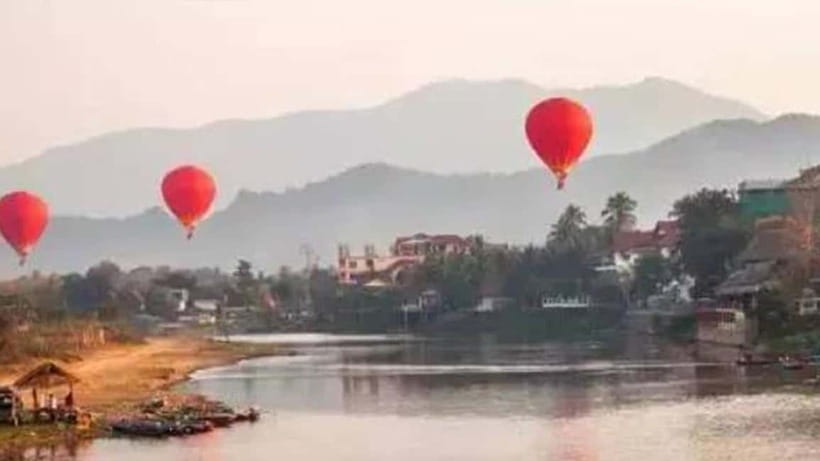 Vang Vieng: Hot Air Balloon Ride with City Hotel Pickup - Sunrise or Afternoon: Which One Should You Choose?