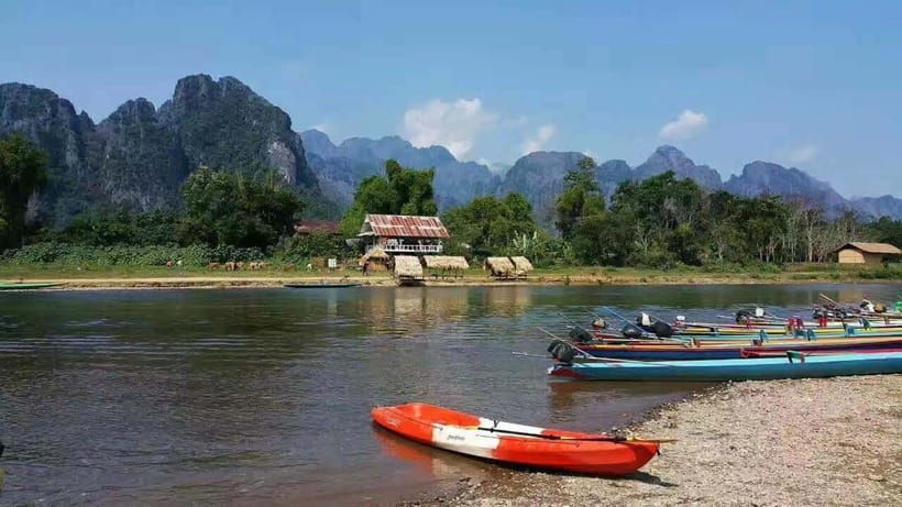 Vang Vieng: Kayaking&Water Cave&Tham Chang&Blue Lagoon 1 - Morning pickup and the shared tuk-tuk ride
