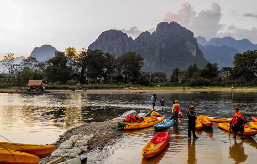 Vang Vieng: Zipline&Kayaking&BlueLagoon 1 - Kayaking the Nam Song River for one hour