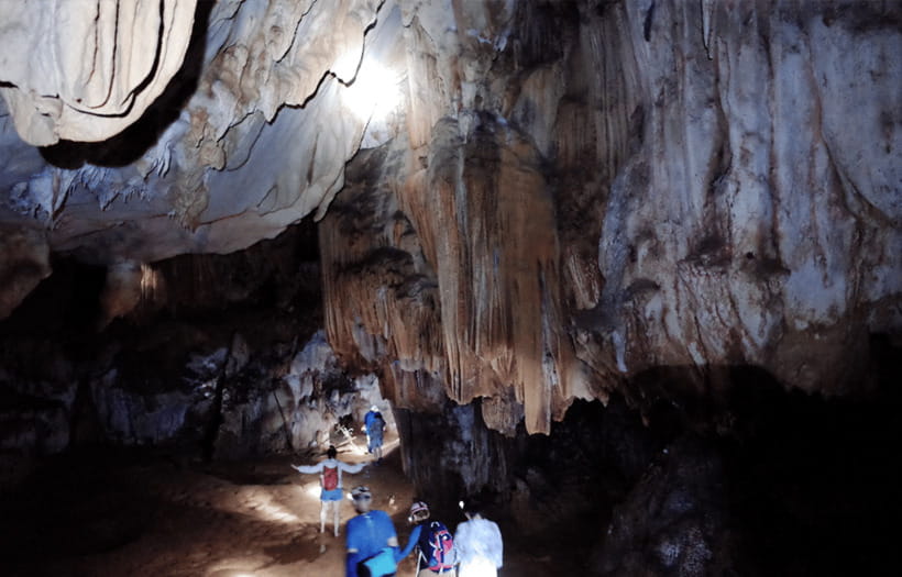Vang Vieng: Zipline&Water Cave&Tham Chang&Blue Lagoon 1 - Tham Chang Cave hike: short effort, uneven ground