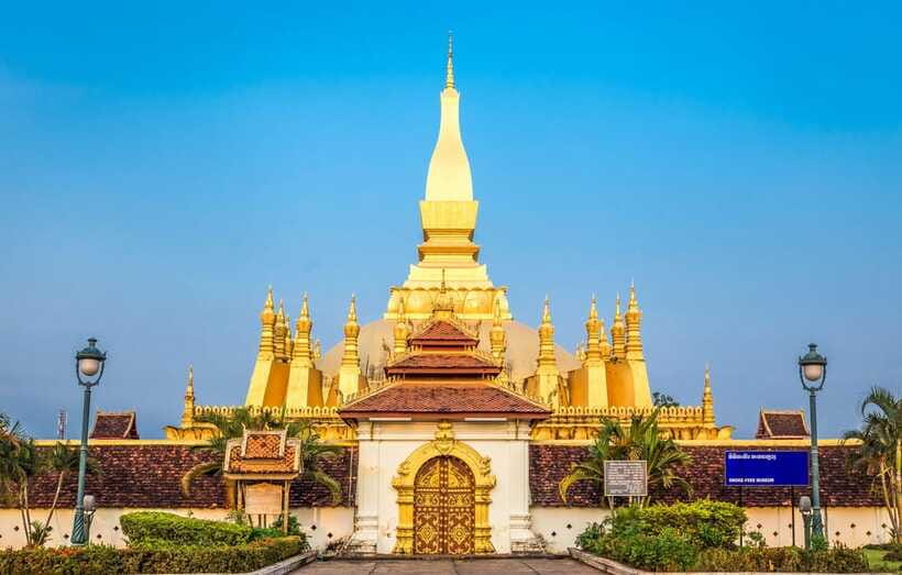 Vientiane City Highlights Tour with Buddha Park & Lunch - Climbing Patuxay for a view over Vientiane