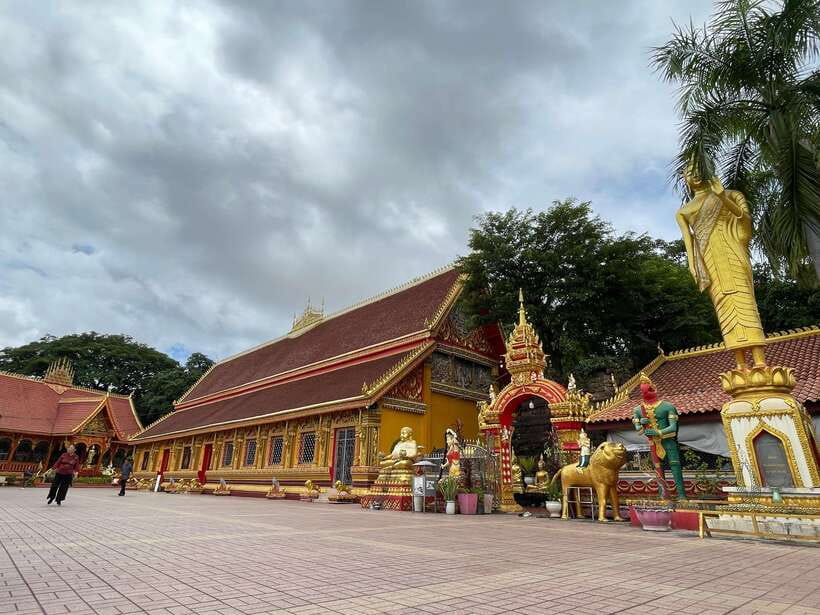 Vientiane: Cultural Tour with Buddha Park and Patuxay - What the guides add to the day