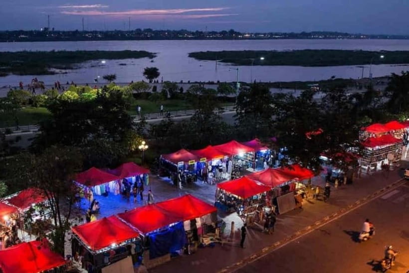 Vientiane: Half-Day City Tour - Morning or Afternoon - Patuxai for a city view and modern history