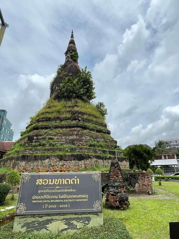 Vientiane: Half-Day City Tour with Patuxai and Buddha Park - A compact introduction to Vientiane