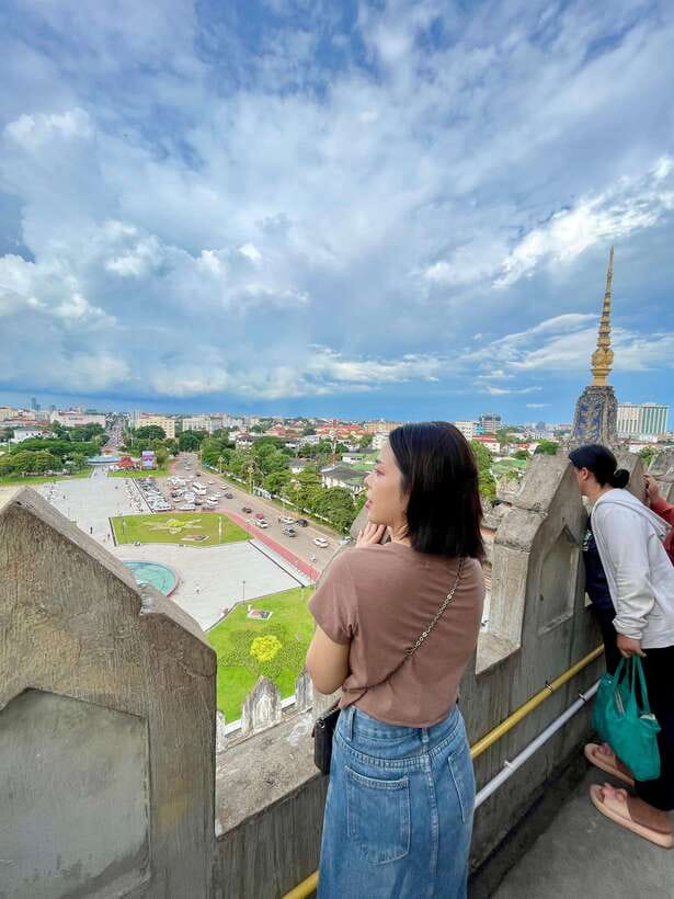 Vientiane: Half-Day City Tour with Patuxai and Buddha Park - Guides who make the short schedule work