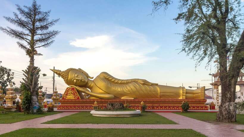 Vientiane: Private Full-day Must-See Sights & Sunset Tour - Wat Sisaket and its 6,800 Buddha icons