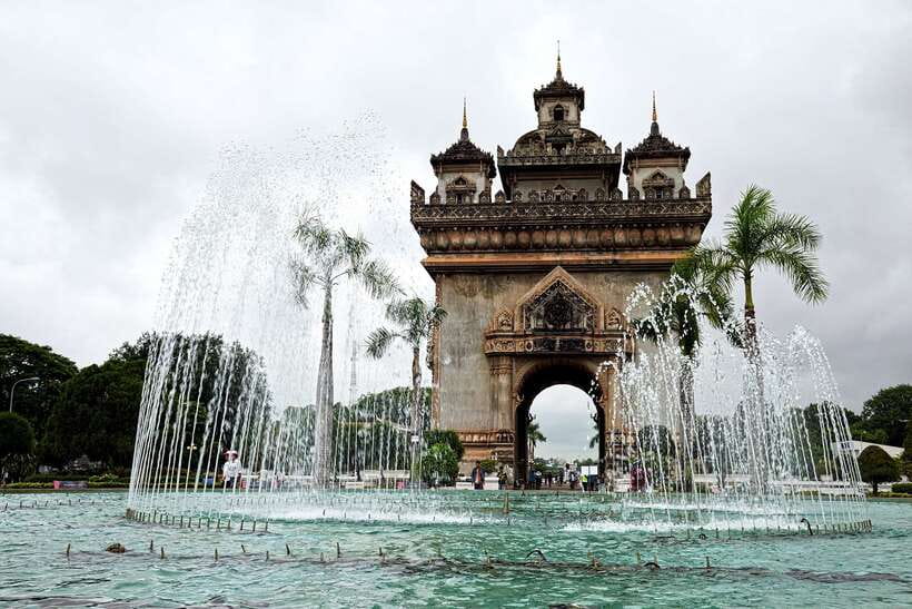 Vientiane: Private Full-Day Tour with Buddha Park and Lunch - What the Private Vehicle and Guide Add